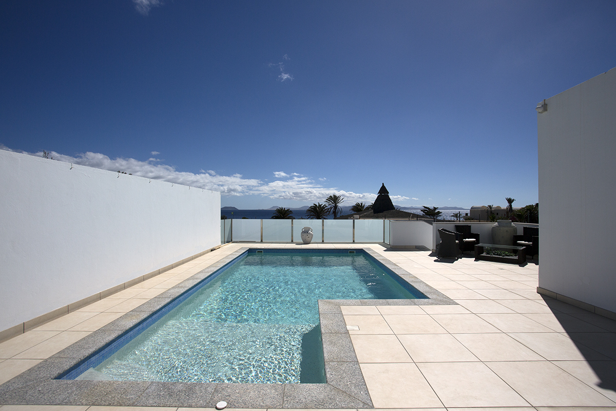 Stunning luxury  modern front line 5 bedroom villa