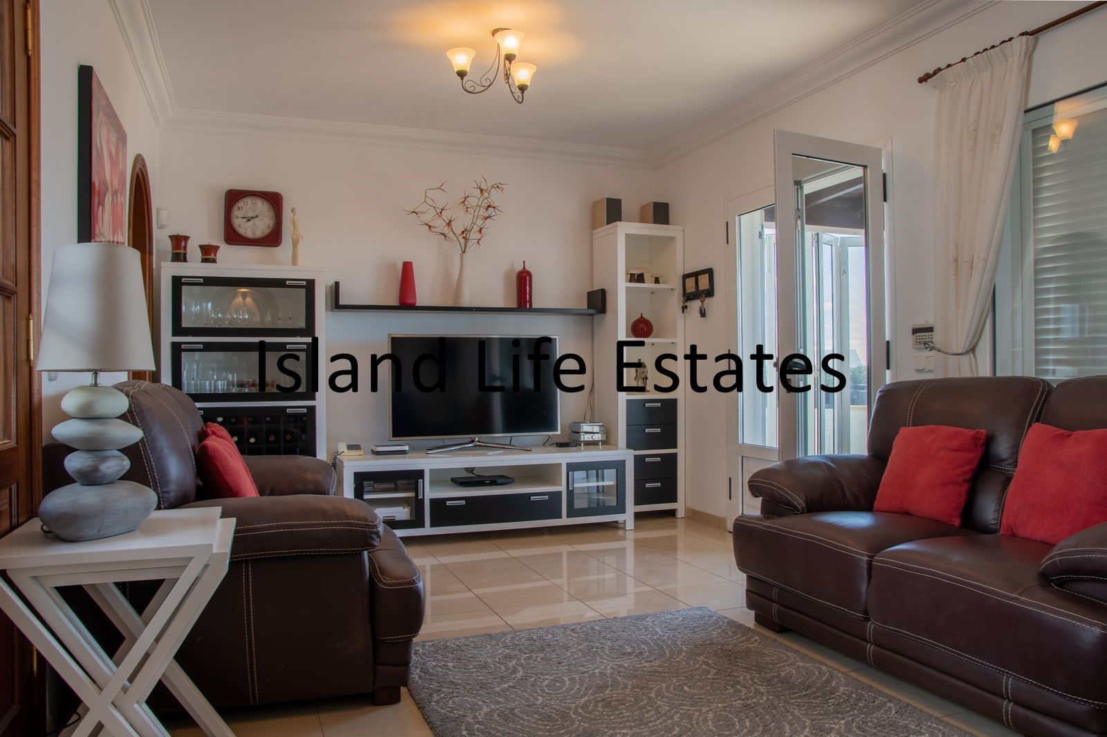 Luxury detached 4 bed villa on quality gated frontline development