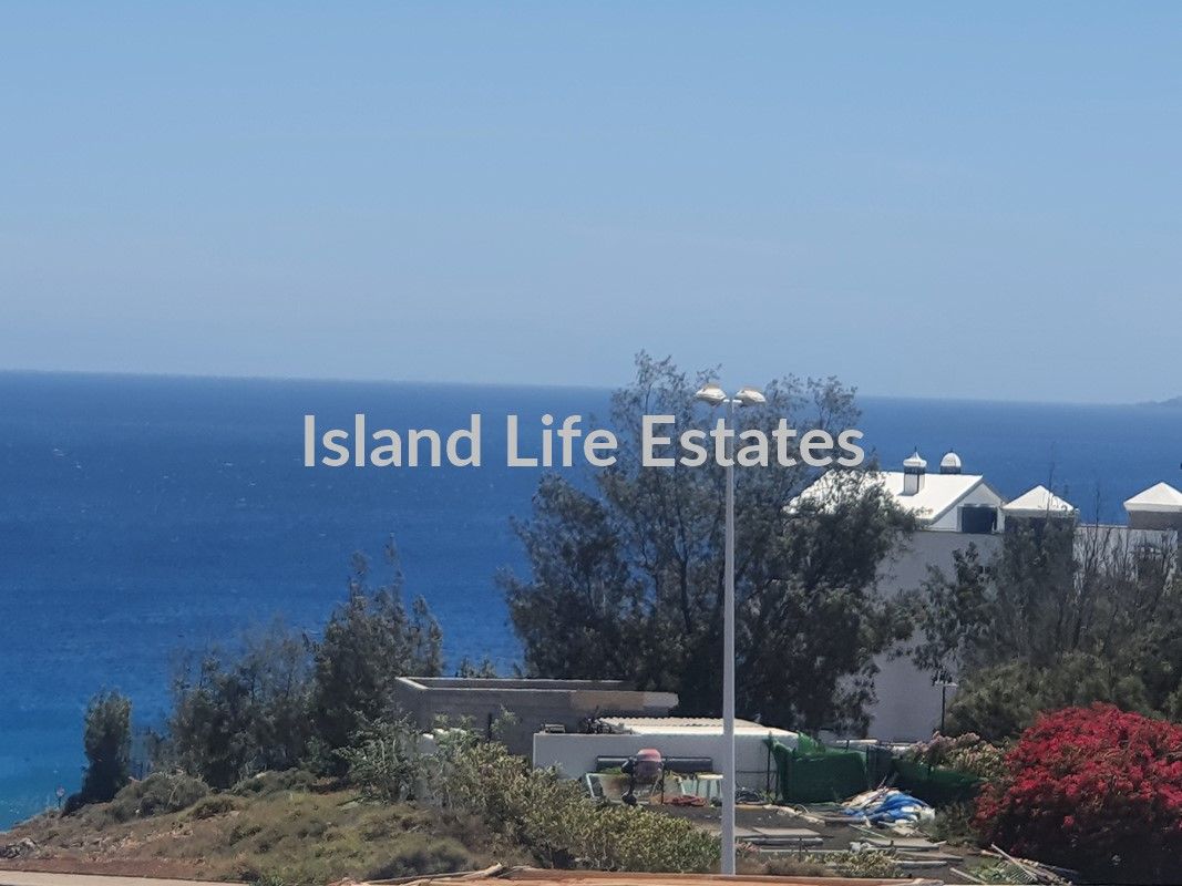 Huge plot for a magnificent ocean view villa