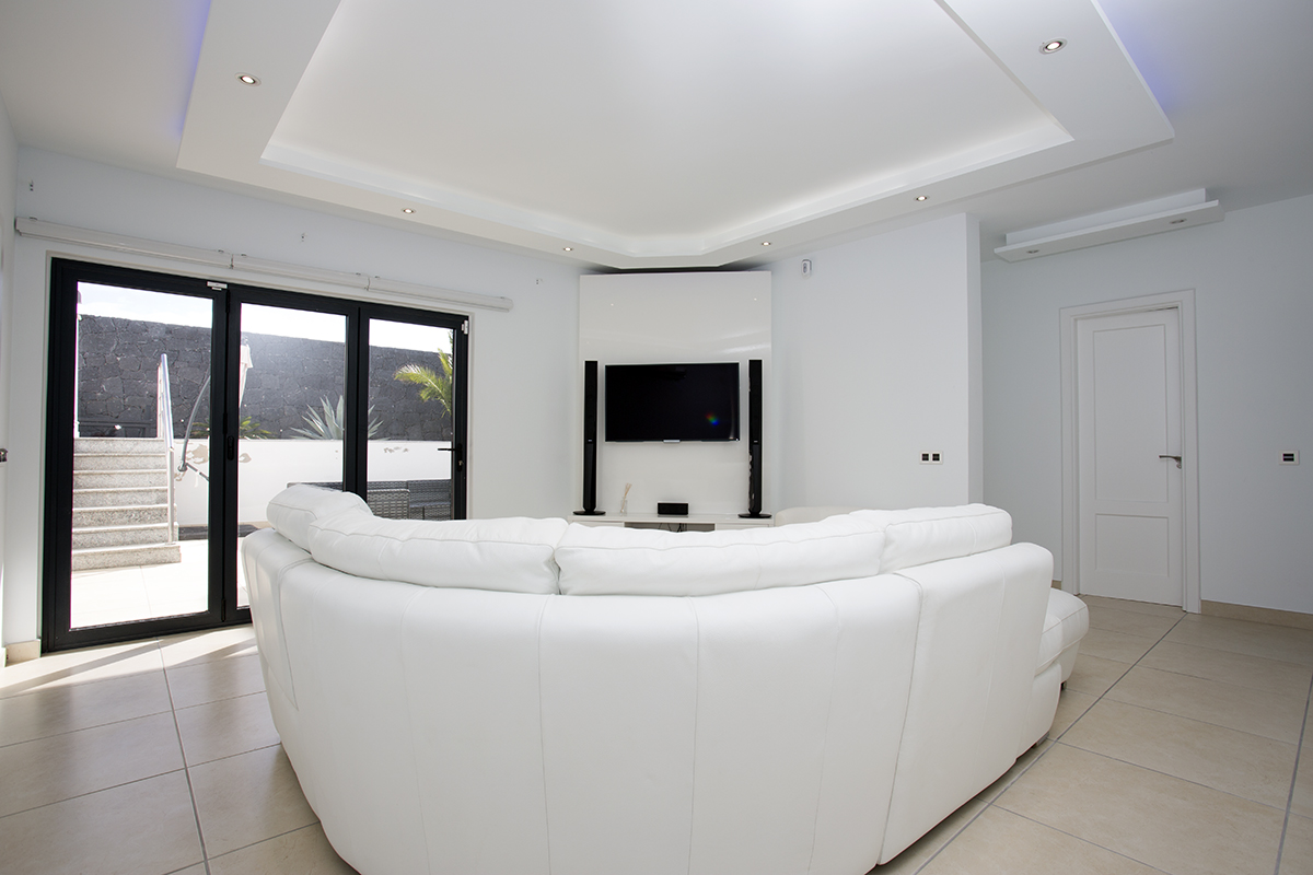 Stunning luxury  modern front line 5 bedroom villa